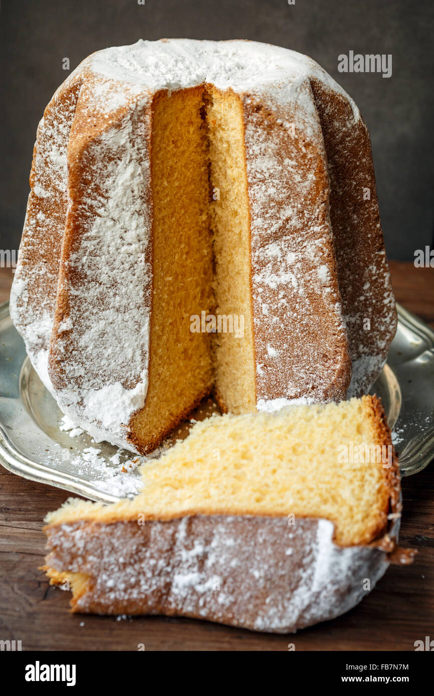 Pandoro, gâteau de Noël italien Banque D'Images