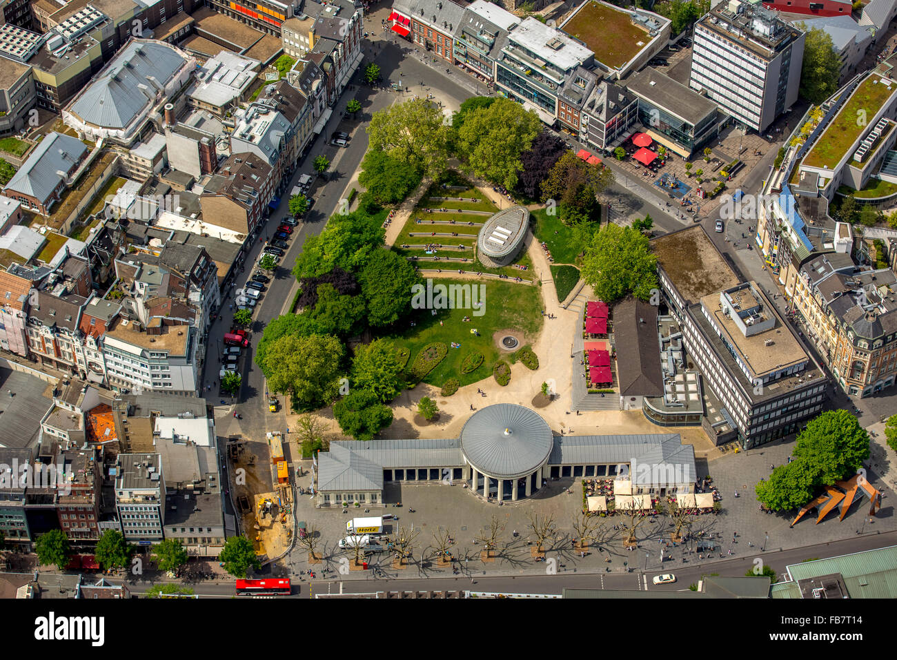 Vue aérienne, Elisengarten Elisenbrunnen et, surplombant le centre de Aachen, Aix-la-Chapelle, de l'eurorégion Meuse-rhin, Banque D'Images