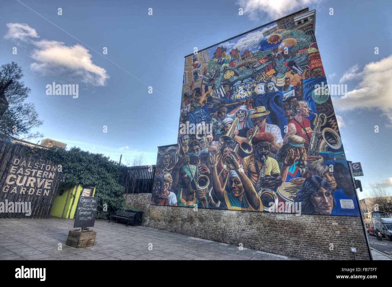 La paix Dalston murale. Art Urbain, fresque urbaine Londres Banque D'Images