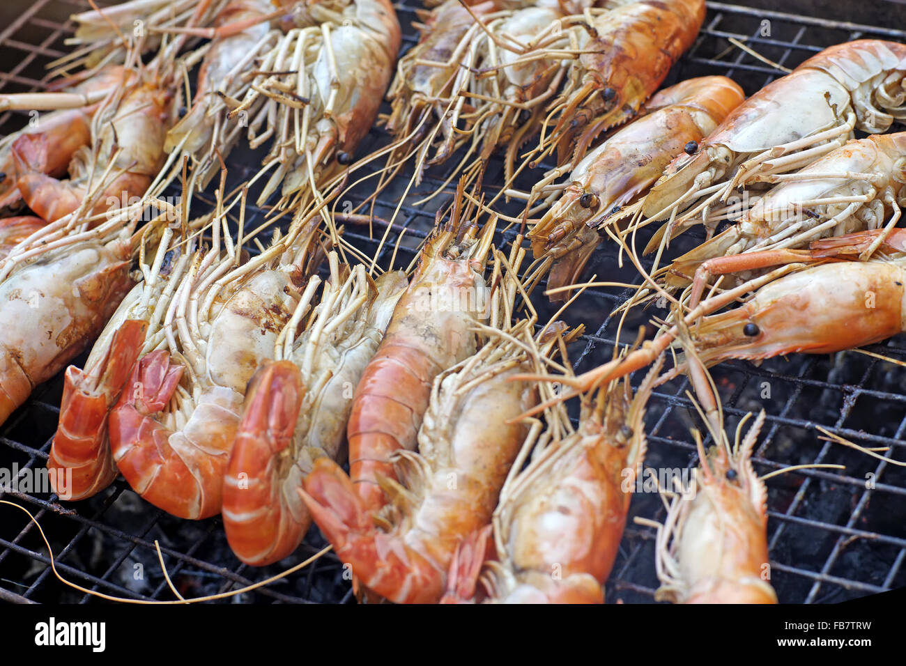 Crevettes grillées, salade de crevettes big river sur le grill Banque D'Images