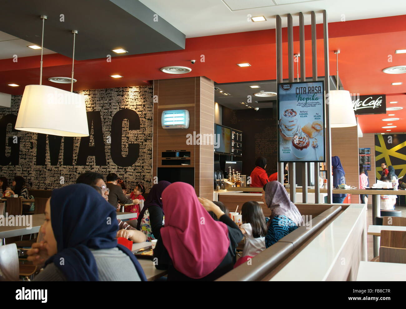 Café en Malaisie, appartenant à une chaîne de restauration rapide Mcdonald Banque D'Images