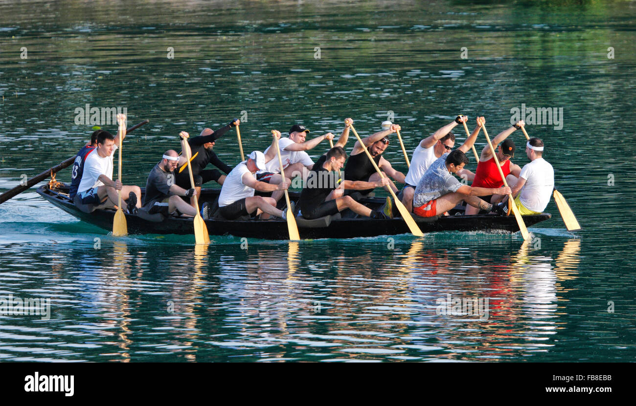 Marathon traditionnel sur la rivière Neretva en Dalmatie, Croatie Banque D'Images