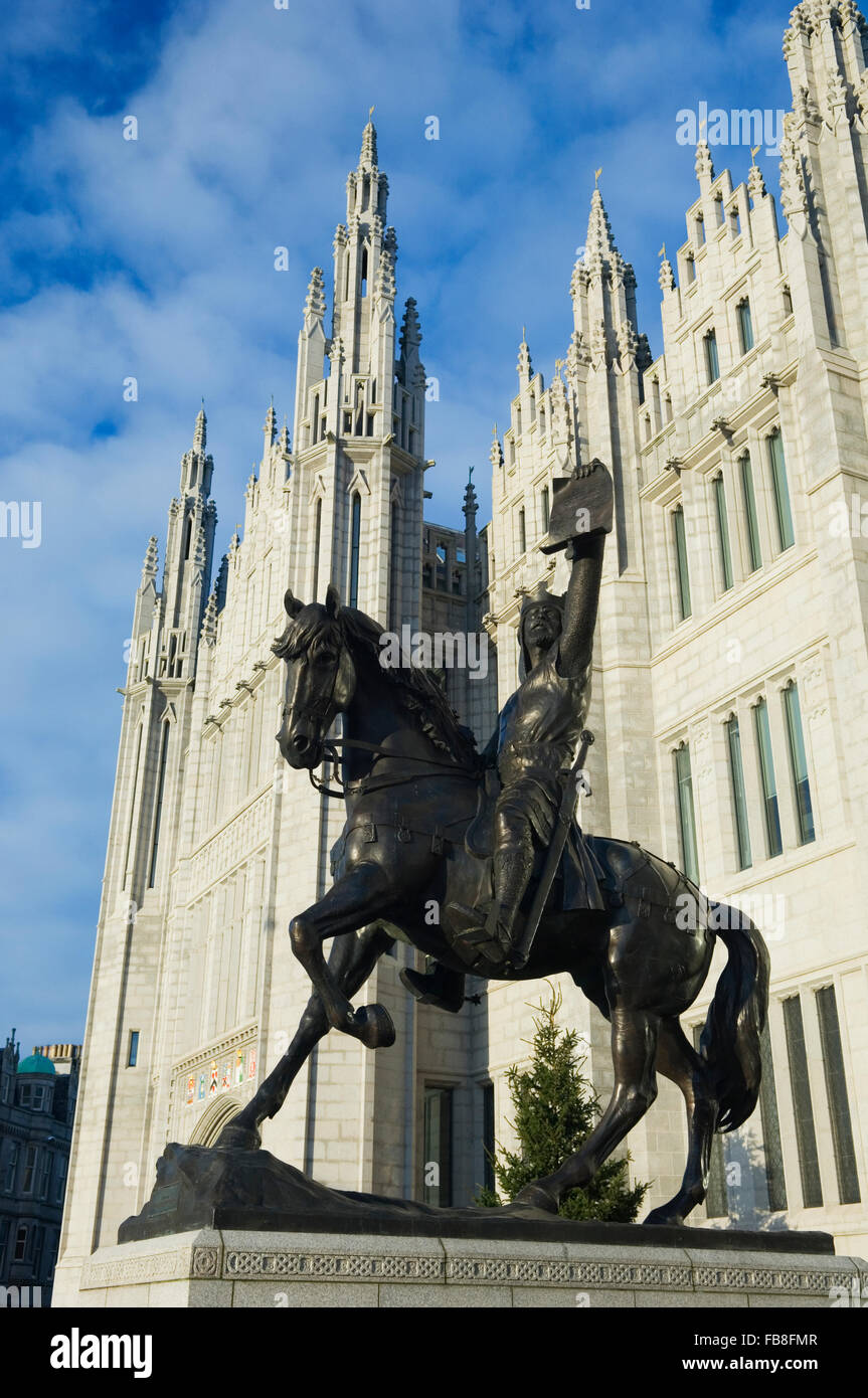 Statue de robert le Bruce à l'extérieur du collège Marischal, Aberdeen, Ecosse. Banque D'Images