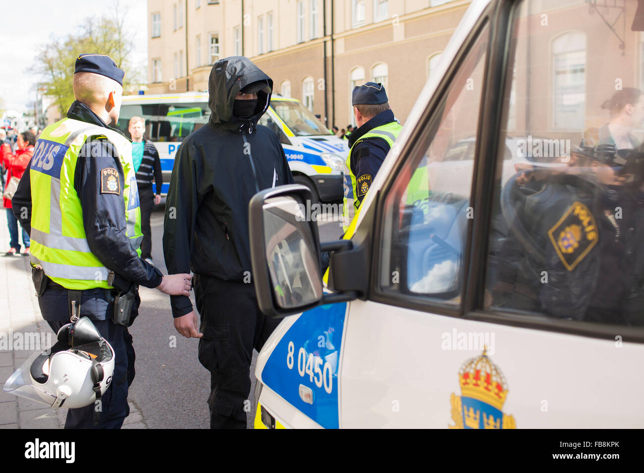 La Suède, Pays-Bas, Portugal, les policiers participant à l'arrestation de manifestation Banque D'Images