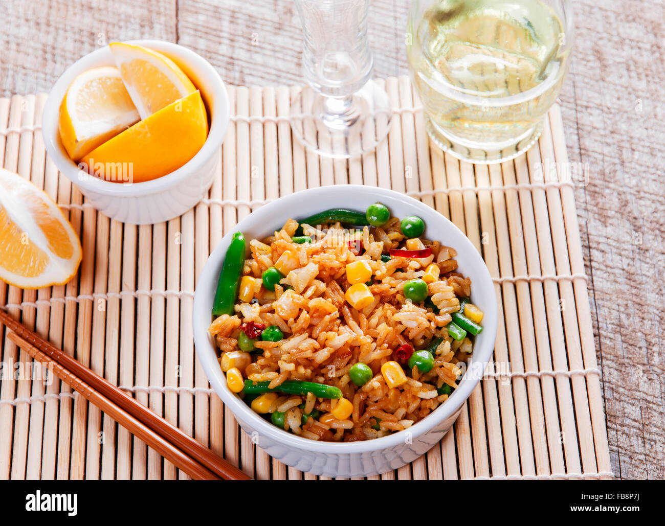 Riz frit aux légumes maïs pois Haricots Banque D'Images