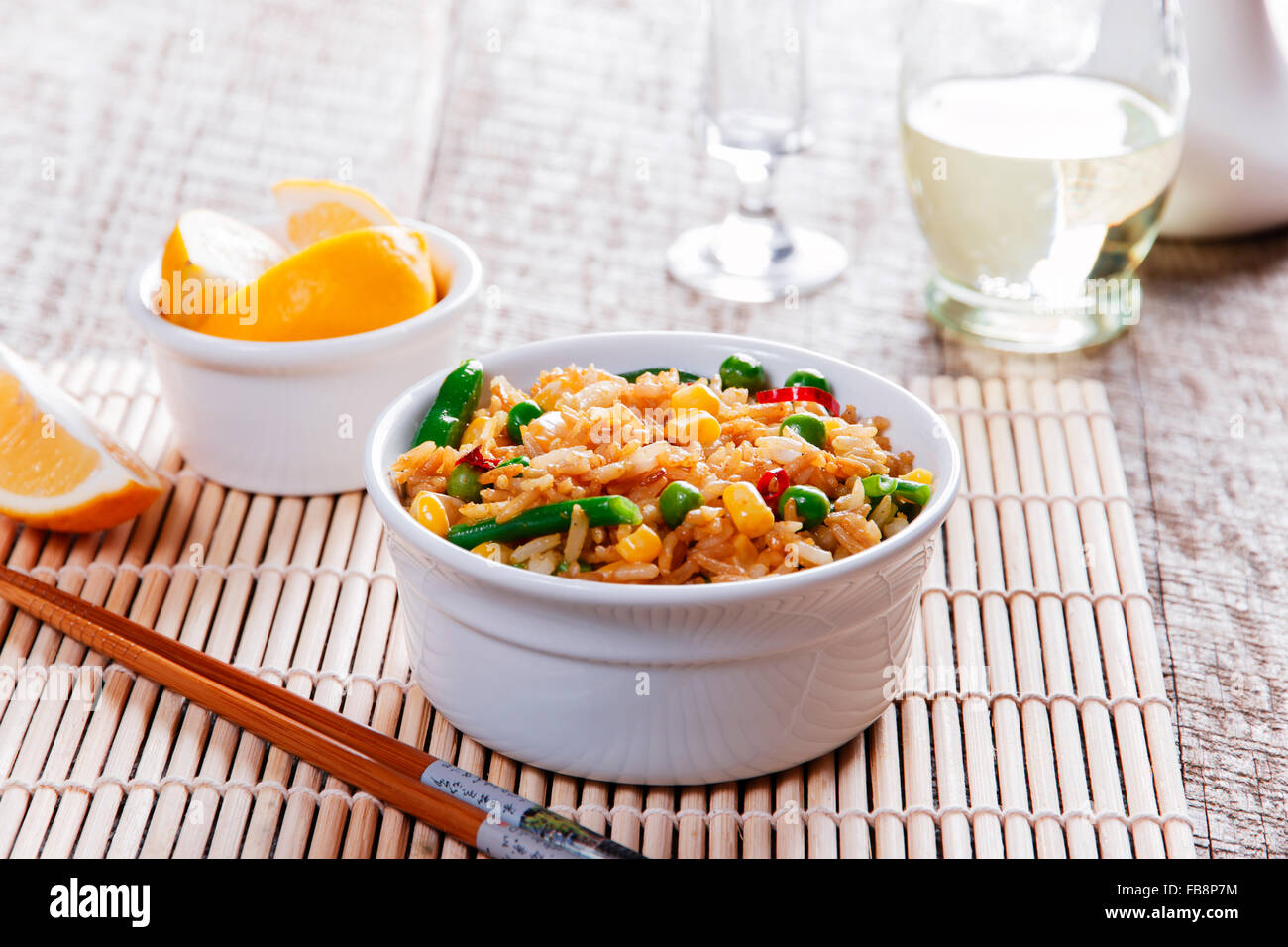 Riz frit aux légumes maïs pois Haricots Banque D'Images