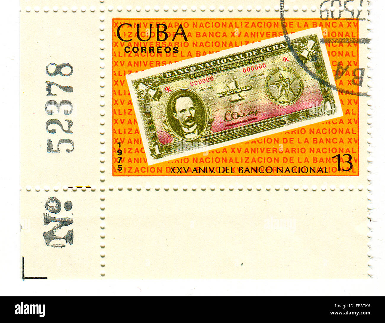 CUBA - circa 1975 : timbre imprimé en Cuba montre des images 25 aniversare dédié la banque centrale de Cuba. Banque D'Images