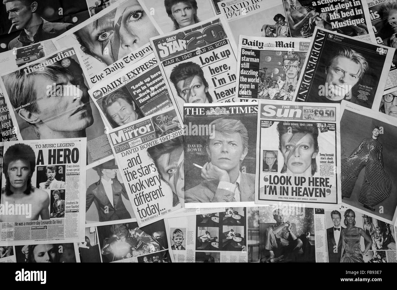 Londres, Grande-Bretagne. 12 janvier 2016. Les journaux britanniques en première page après le décès de David Bowie Banque D'Images