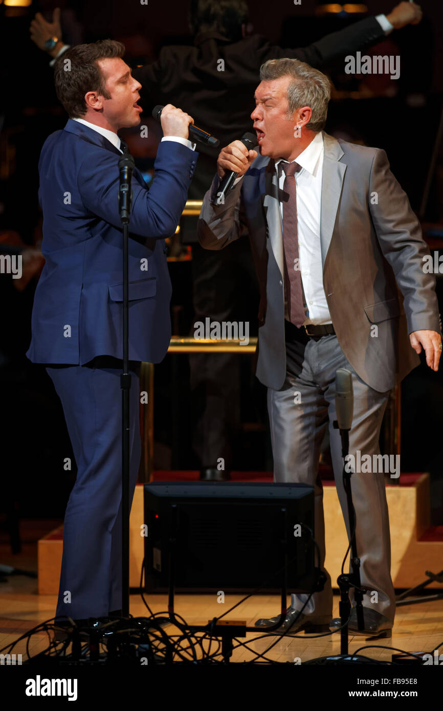 David Campbell et le père Jimmy Barnes partager la scène du Carnegie Hall de New York au cours de l'événement de l'Australie sur Broadway Banque D'Images