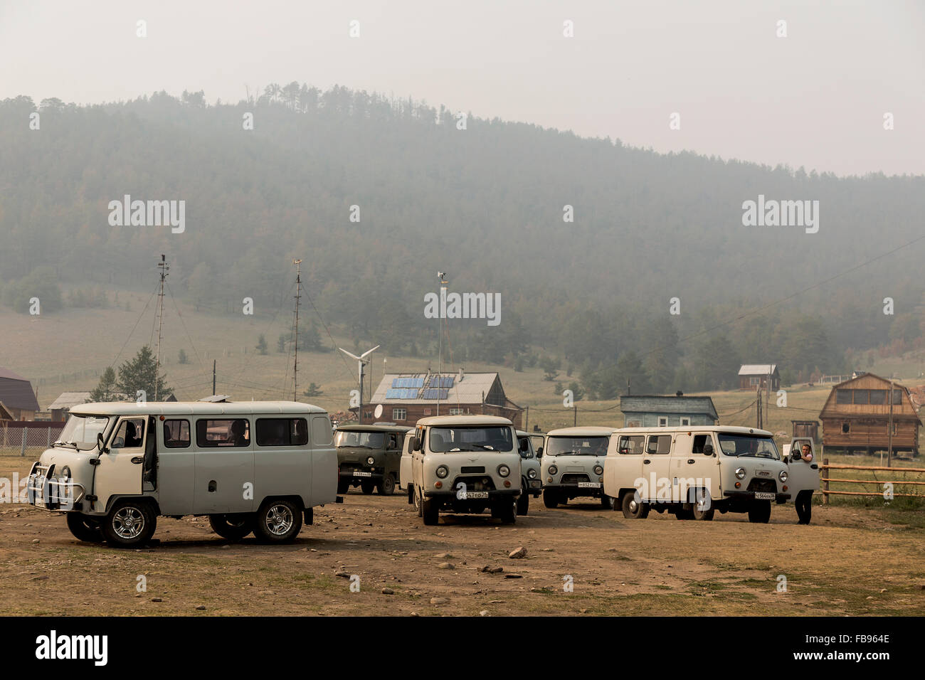 Le russe UAZ cars dans l'île d'Olkhon sur le lac Baïkal, Russie Banque D'Images