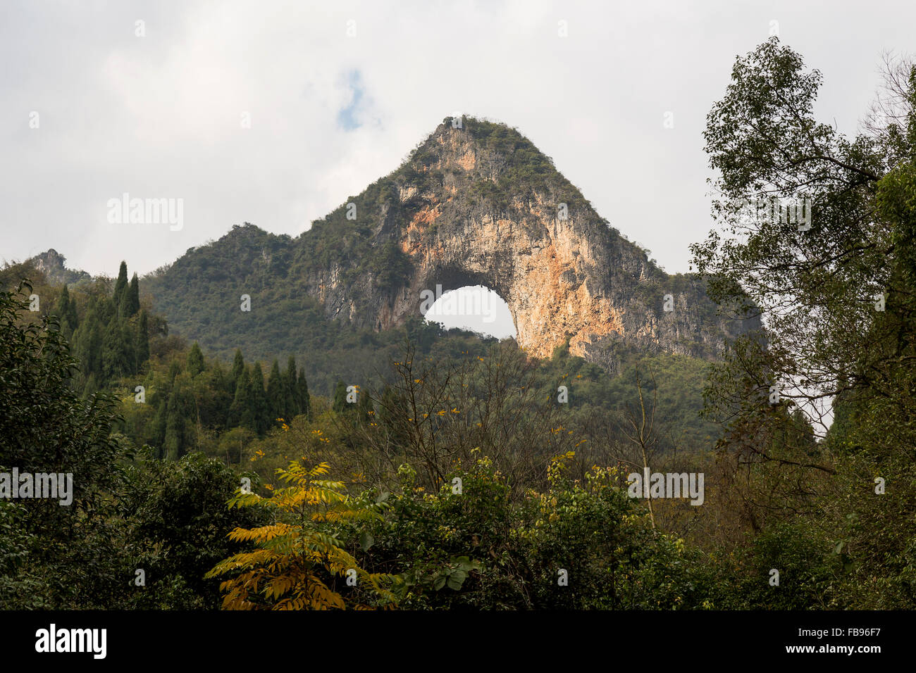 Moon Hill Mountain - Yangshuo, Chine Banque D'Images