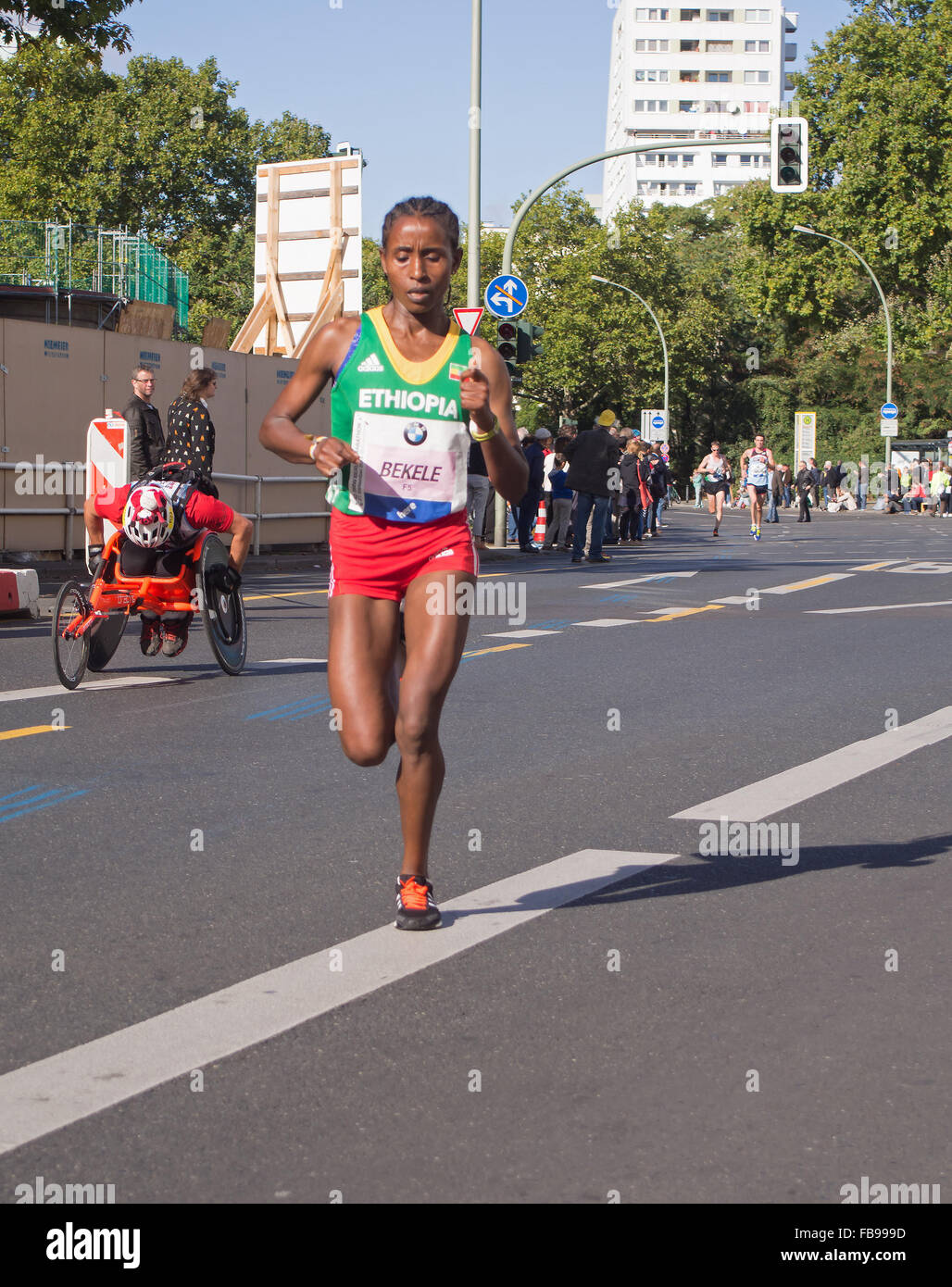 Berlin, Allemagne - 27 septembre 2015 : Bezunesh Bekele au Marathon de Berlin 2015 Banque D'Images