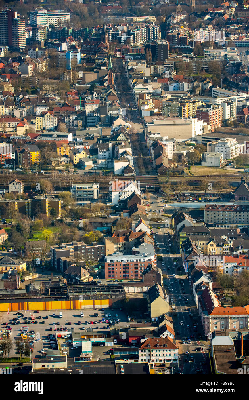 Vue aérienne de la rue commerçante Bahnhofstrasse, zone piétonne avec Boniface l'Église et de l'Église, Herne, Ruhr, Banque D'Images