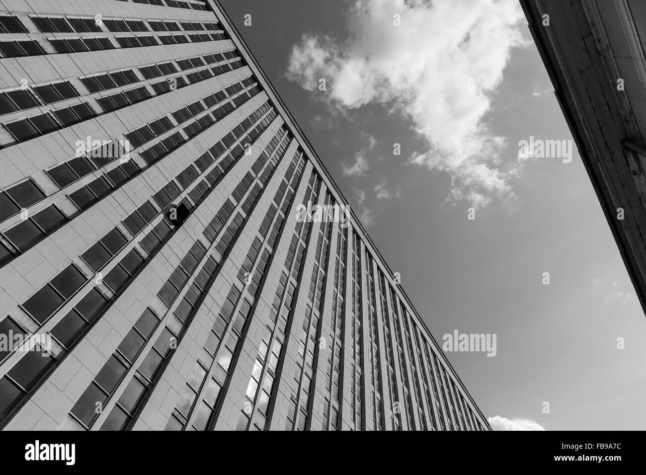 Moscou, Russie. Juillet 2015 - extérieur de bâtiment moderne avec des fenêtres en verre. Banque D'Images