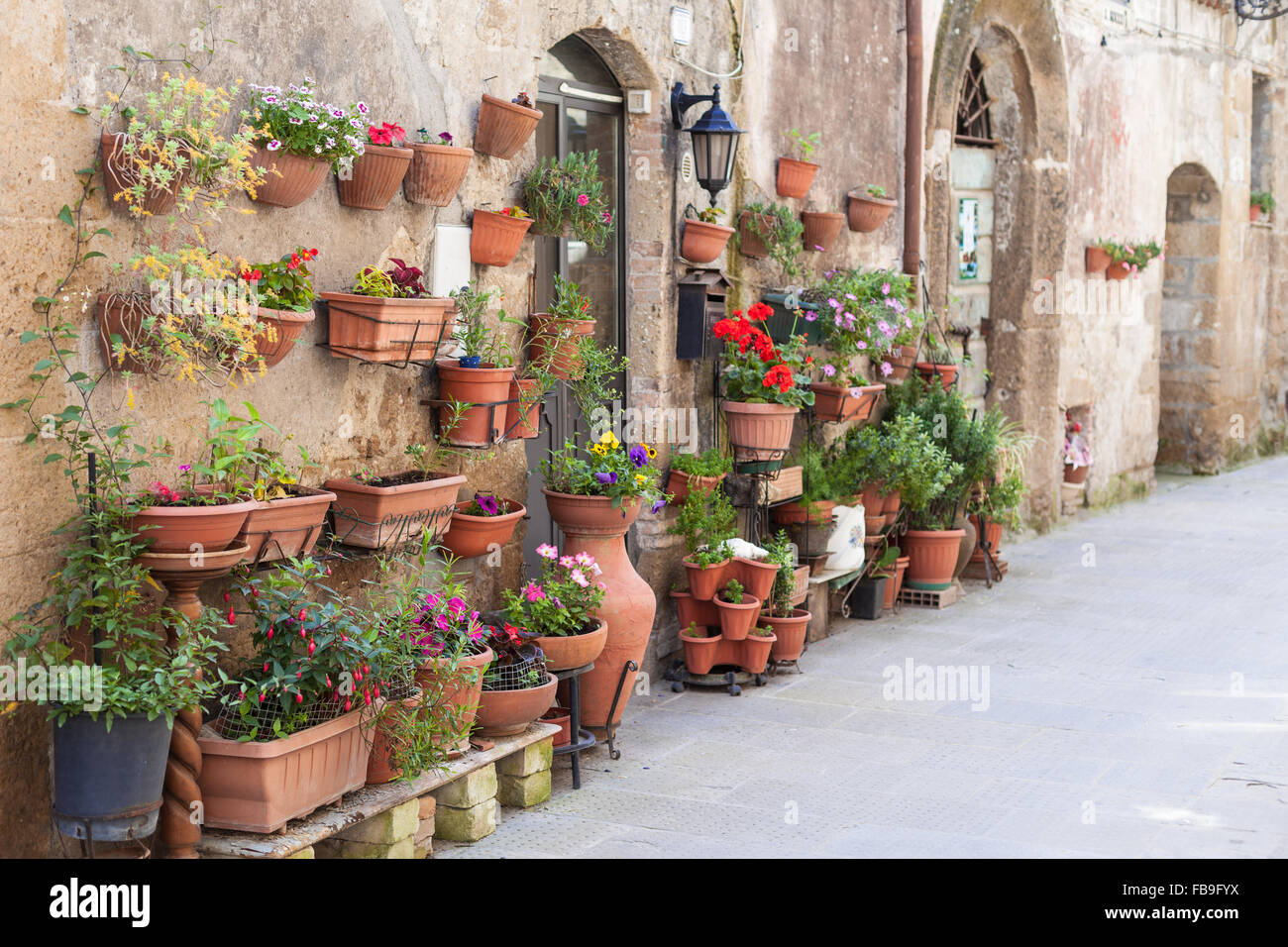 Italian flower pots Banque de photographies et d'images à haute résolution  - Alamy