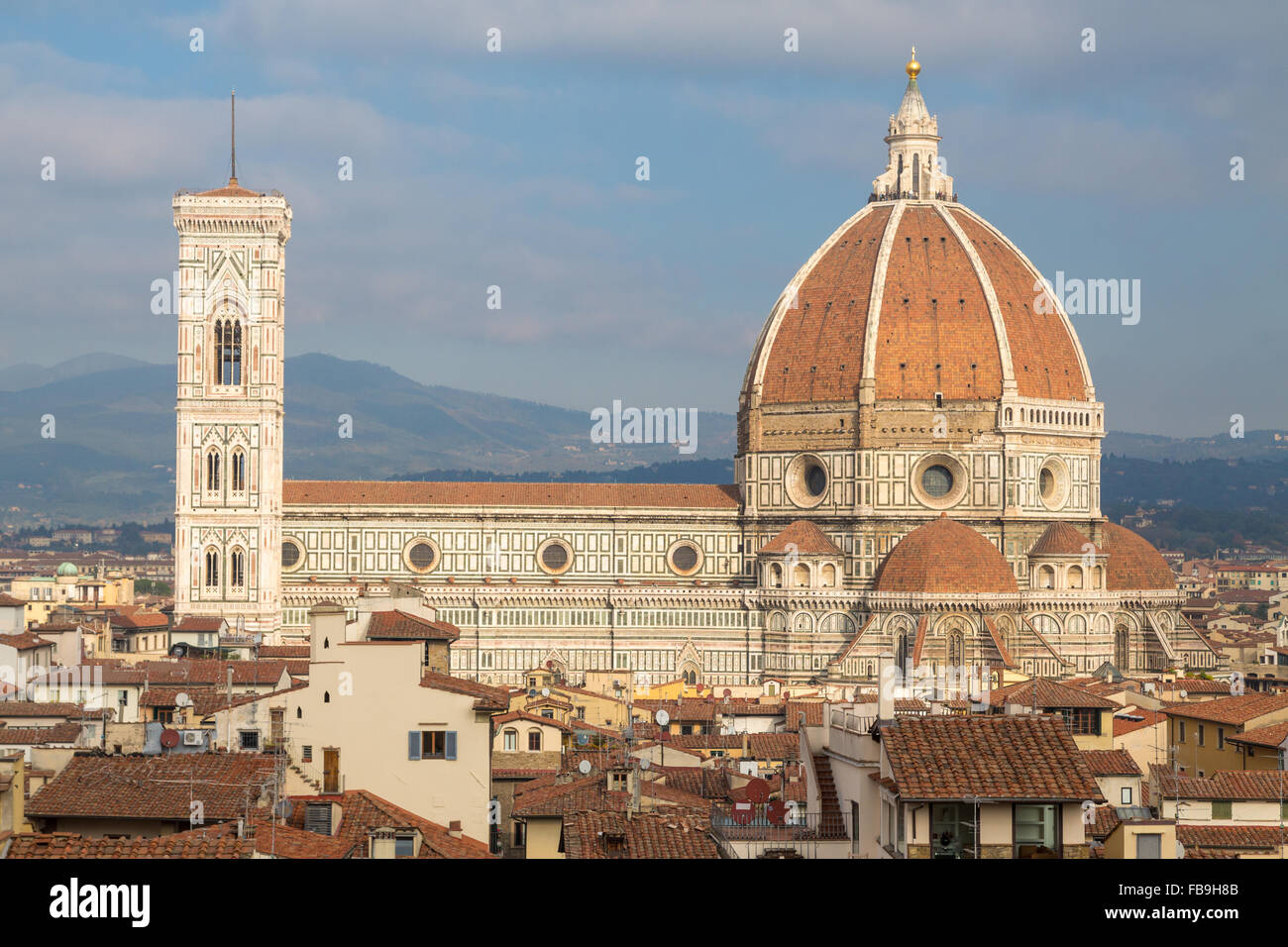 Cathédrale de Santa Maria del Fiore, donnant sur les toits de Florence, Toscane, Italie Banque D'Images