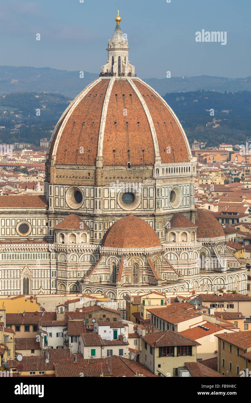 Cathédrale de Santa Maria del Fiore, donnant sur les toits de Florence, Florence, Toscane, Italie Banque D'Images