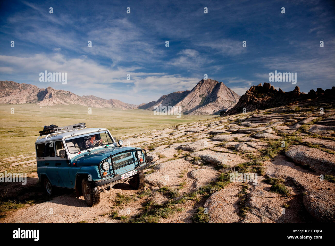 Un 4X4 Russe en action dans le désert de Gobi, en Mongolie. Banque D'Images