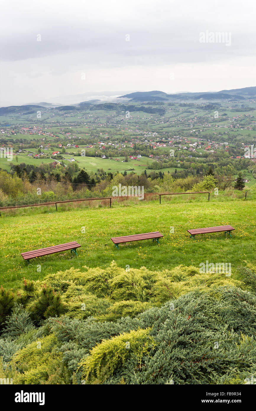 Vue du monument en acier Croix du millénaire au sommet de montagne à Szczecin, Pologne. Banque D'Images