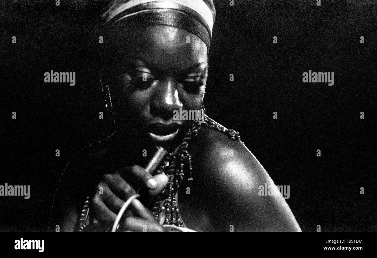 Nina Simone : une chanteuse de talent, compositeur et pianiste. - 1969 - Algérie / Alger - Nina Simone : une chanteuse de talent, compositeur et pianiste. - Nina Simone ; - Festival panafricain d'Alger - ; ; ; - 1969 - Philippe Gras / Le Pictorium Banque D'Images