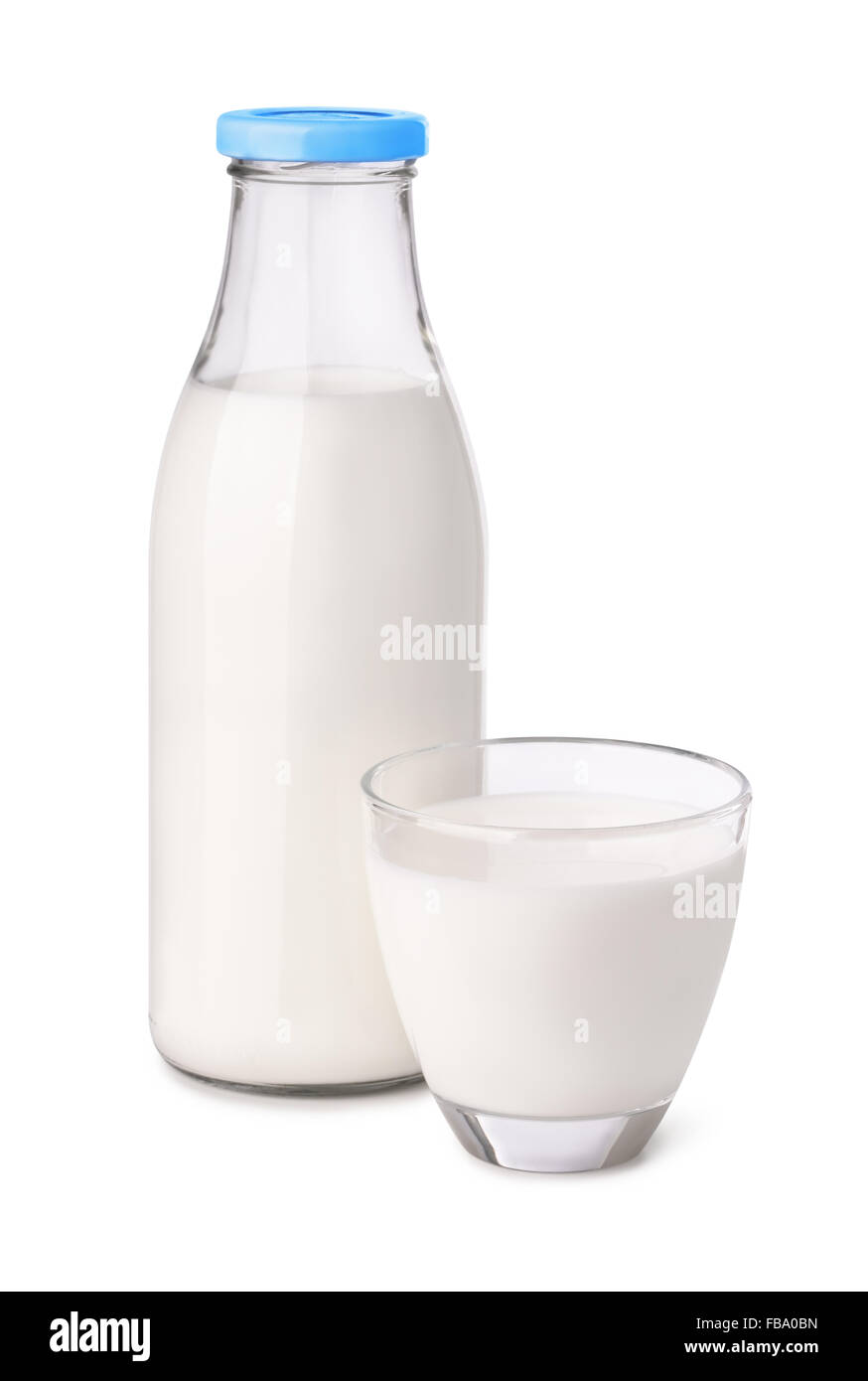 Bouteille et verre de lait isolated on white Banque D'Images