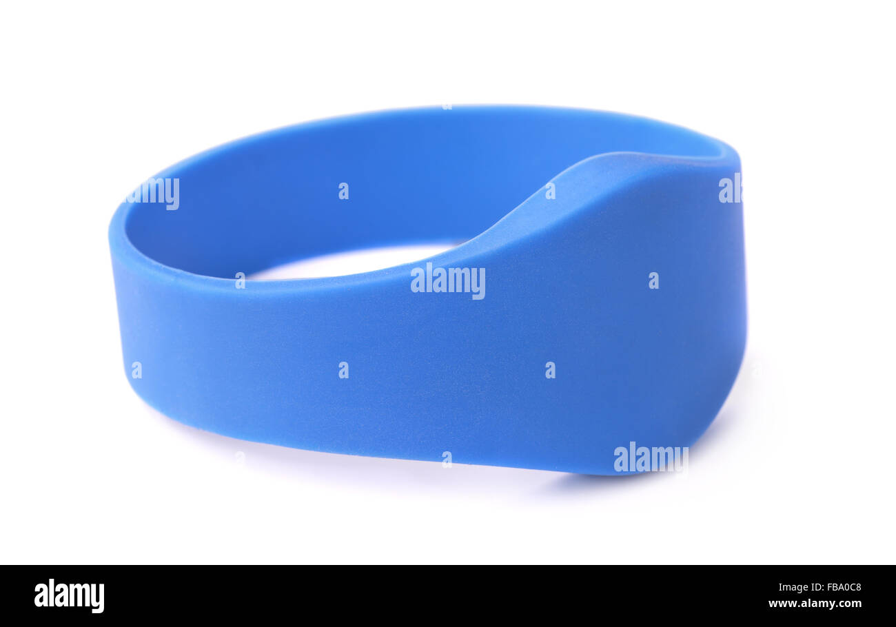 Silicone bleu bracelet RFID isolated on white Banque D'Images