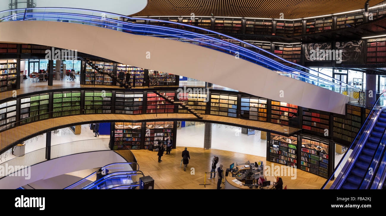 Birmingham, UK. 12 janvier 2016. La Bibliothèque de Birmingham. Les bibliothèques de Birmingham ont emprunté des livres sur plus de 145 000 amendes en souffrance avec un montant total de £422 930. Cela représente 7  % de la de la 1 984 000 livres possédés par l'autorité. Crédit : Paul Weston/Alamy Live News Banque D'Images