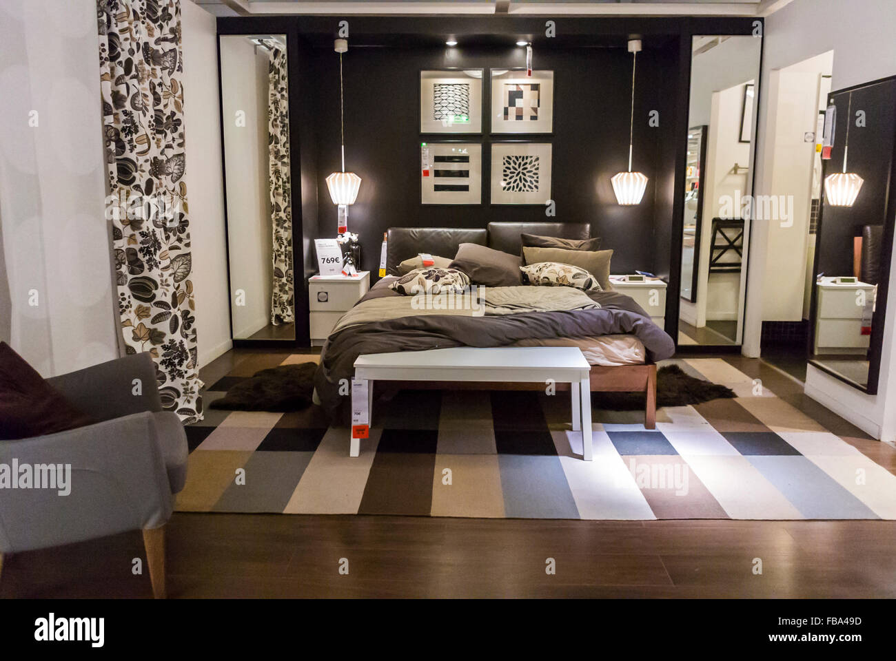 Paris, France, l'affichage en magasin de bricolage pour la maison moderne,  IKEA, conception de chambre à coucher contemporain meubles  prêts-à-assembler, plat intérieur scandinave Accueil Showroom, des  intérieurs contemporains Photo Stock - Alamy