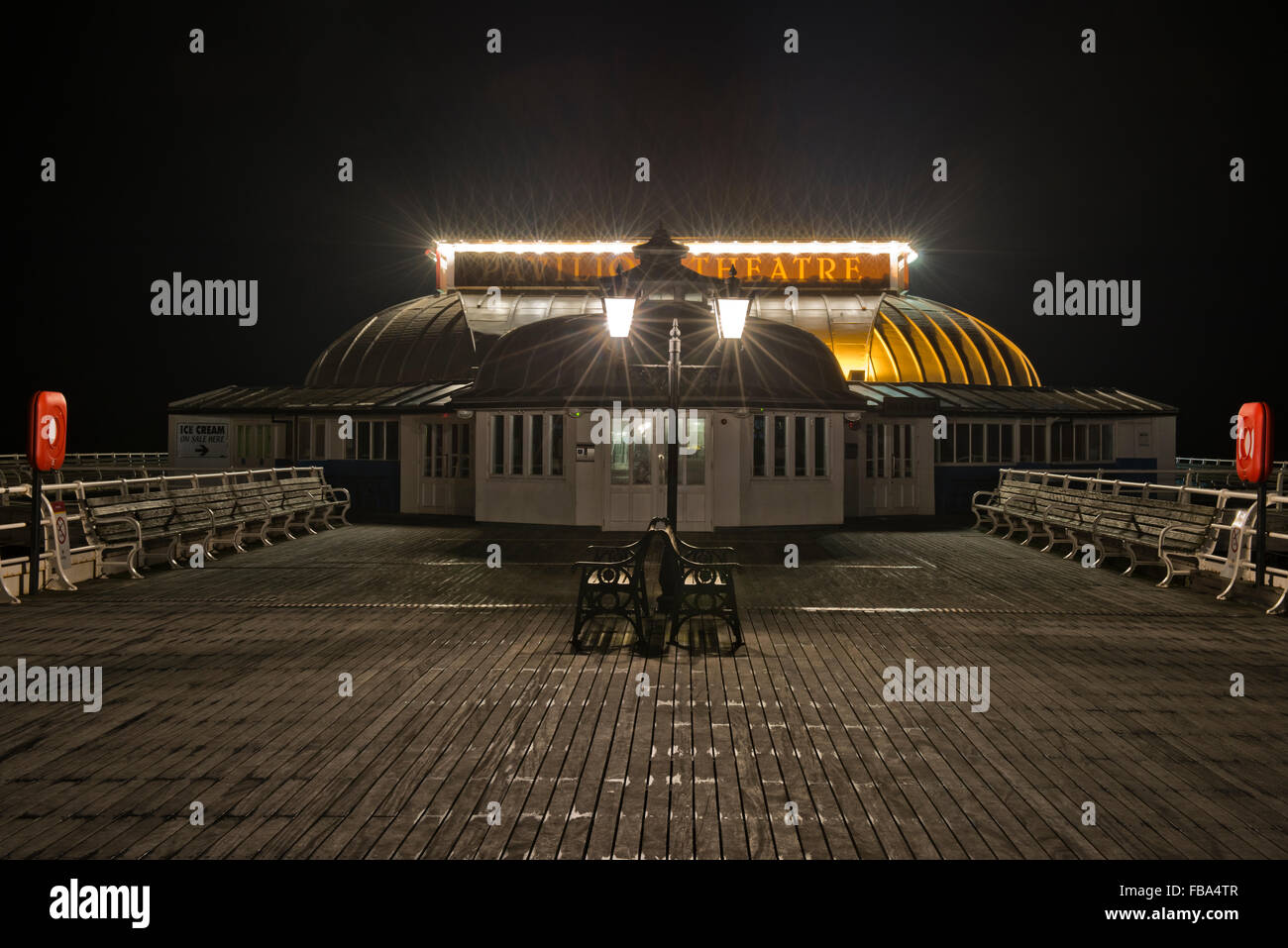 Photo de nuit de jetée de Cromer, Norfolk, UK Banque D'Images