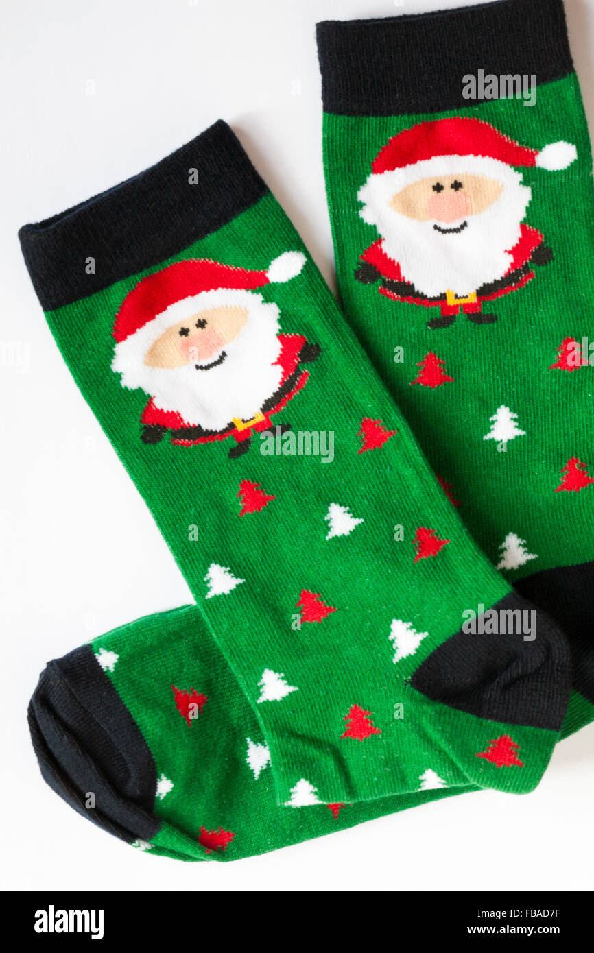 Chaussettes de Noël avec le Père Noël Le Père Noël et les arbres de Noël sur le plateau sur fond blanc Banque D'Images