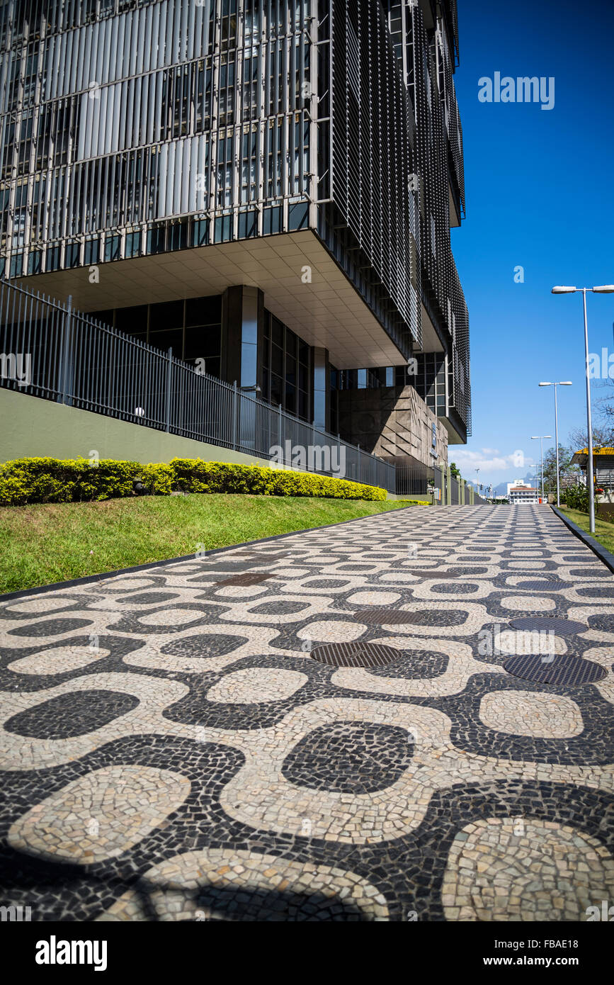 Pavement en mosaïques portugais en face de Petrobras, Largo da Carioca, Rio de Janeiro, Brésil Banque D'Images