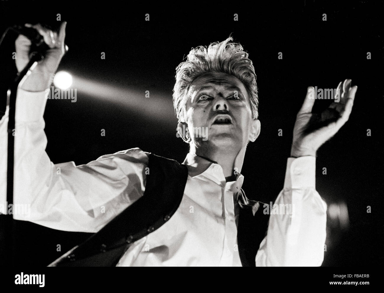 David Bowie pendant le son et la vision d' 5 août 1990 à Milton Keynes Bowl, au Royaume-Uni. Banque D'Images