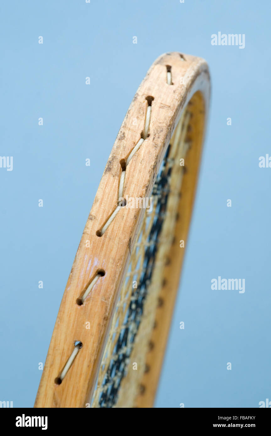 Ancienne Raquette De Tennis En Bois Bancroft - Fabriquée Au Pakistan