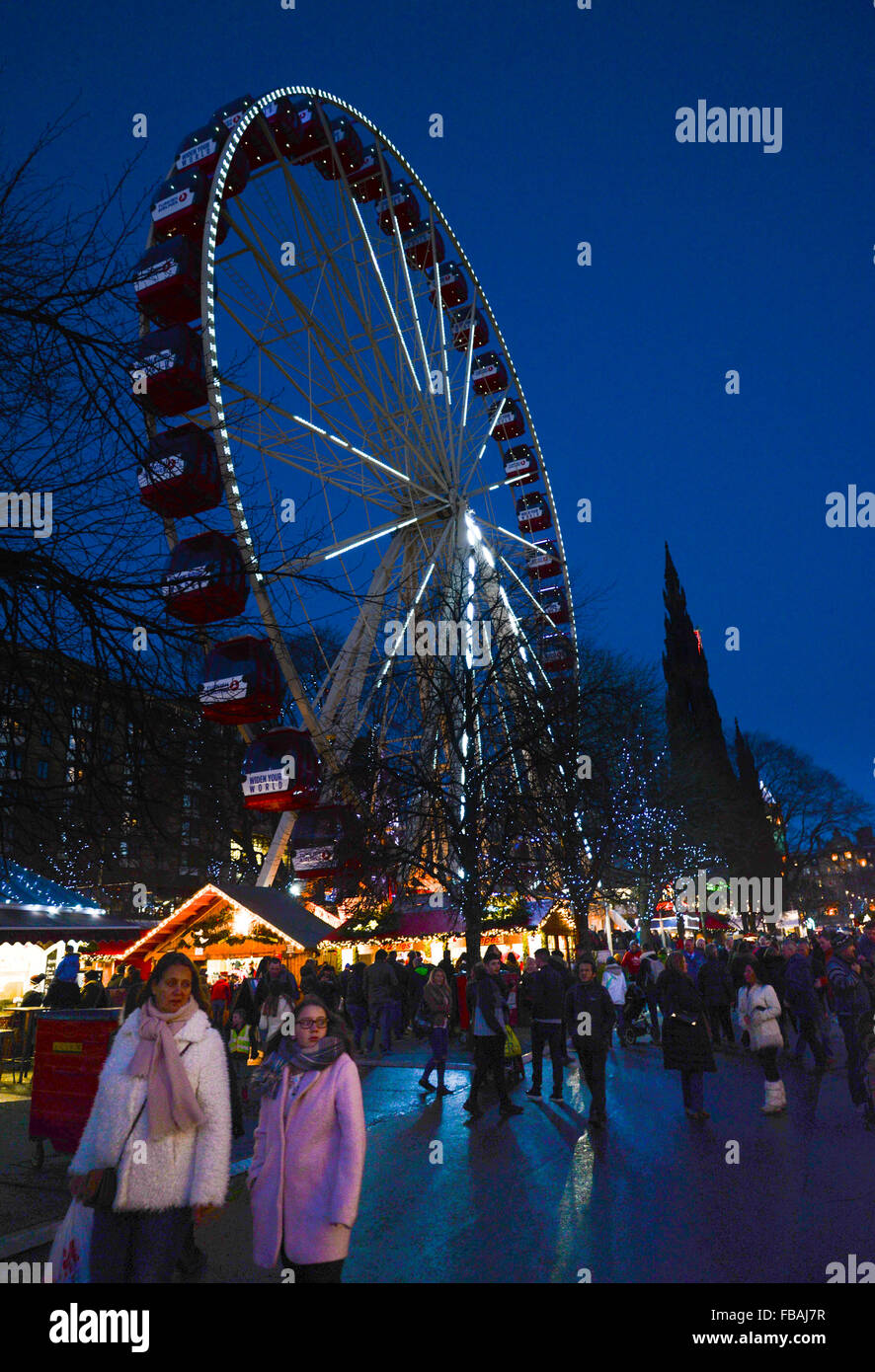 Edinburgh's célèbre Marché de Noël Européen Banque D'Images