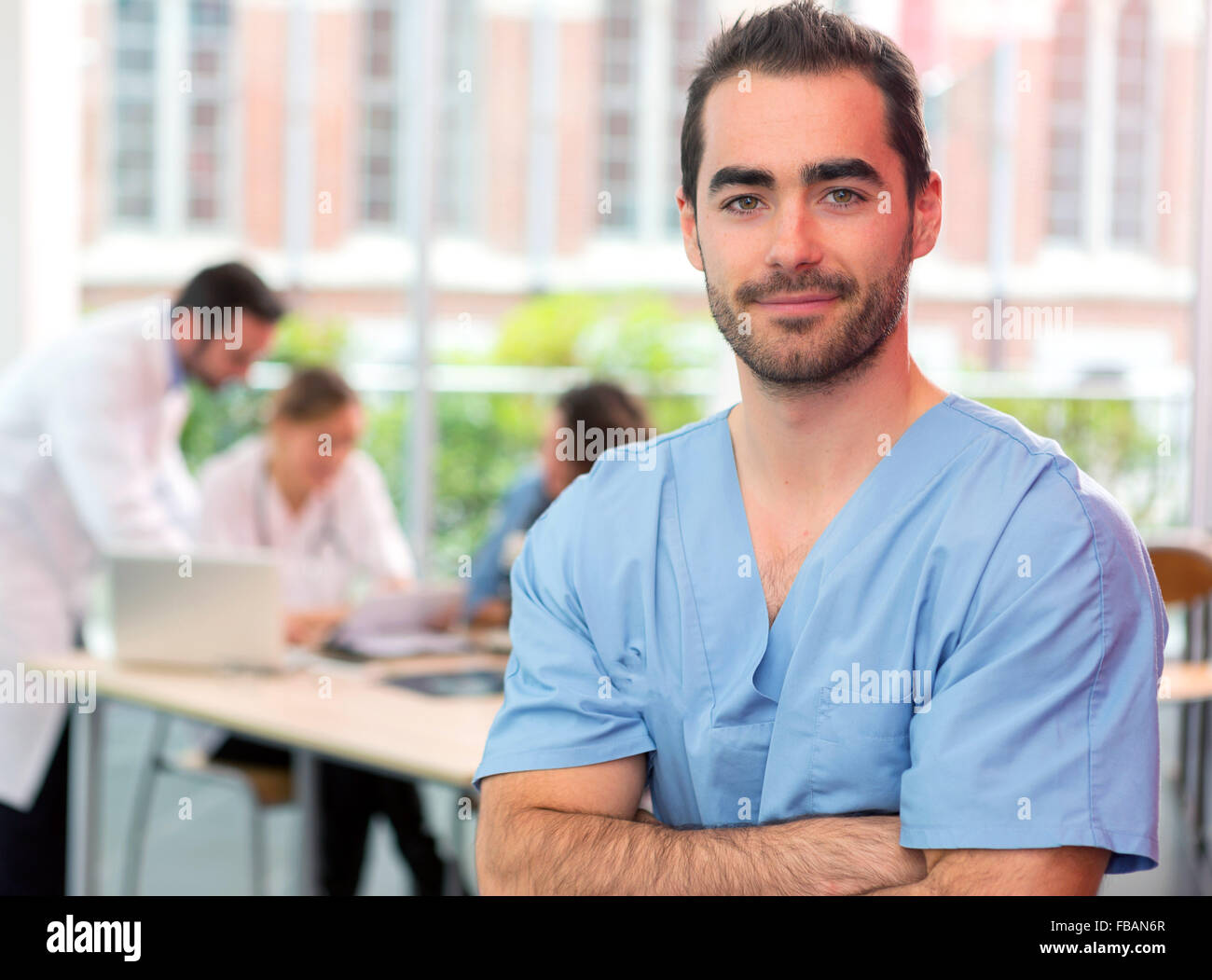 Vue d'une jeune infirmière à l'hôpital attractif Banque D'Images