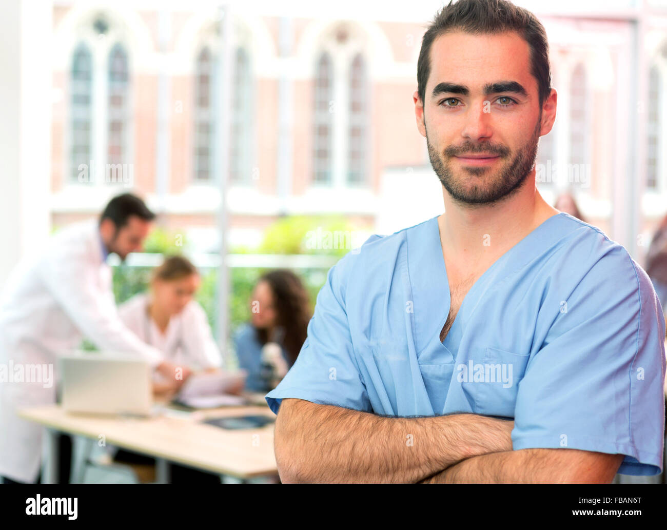 Vue d'une jeune infirmière à l'hôpital attractif Banque D'Images