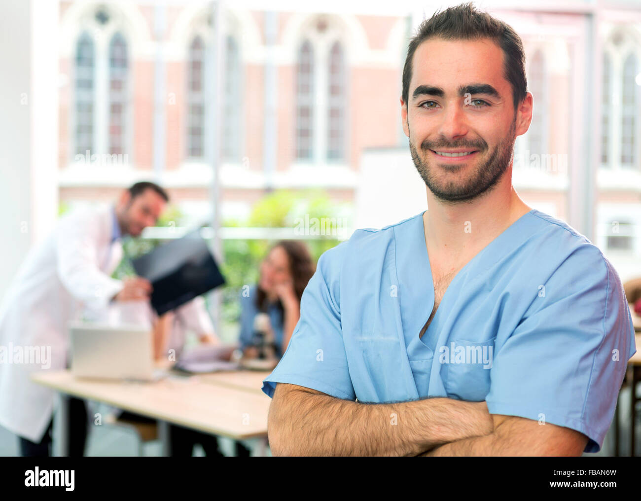 Vue d'une jeune infirmière à l'hôpital attractif Banque D'Images