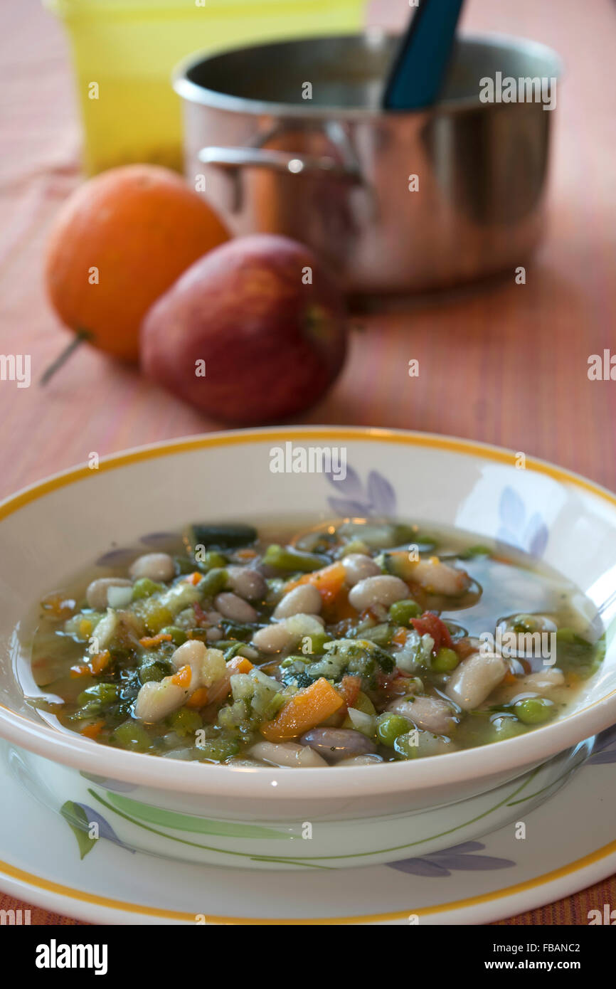 Soupe minestrone de légumes Banque D'Images