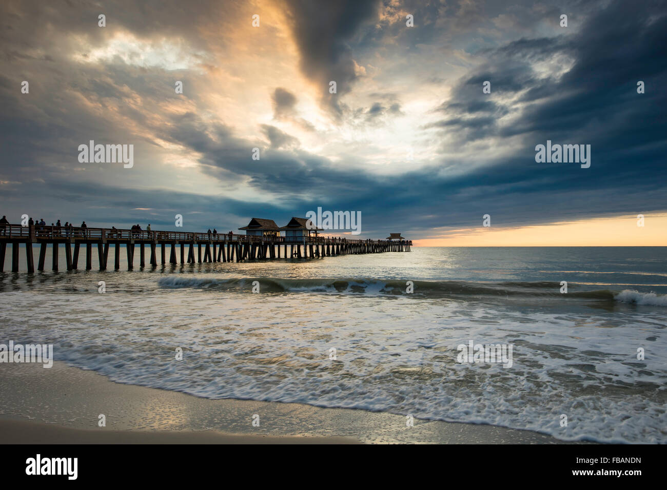 Soir sur la jetée de Naples et du golfe du Mexique, Naples, Florida, USA Banque D'Images