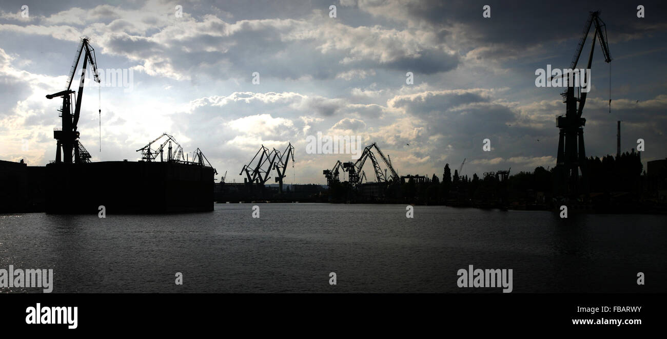 Sur chantier naval de Gdansk, Pologne avec grue Banque D'Images