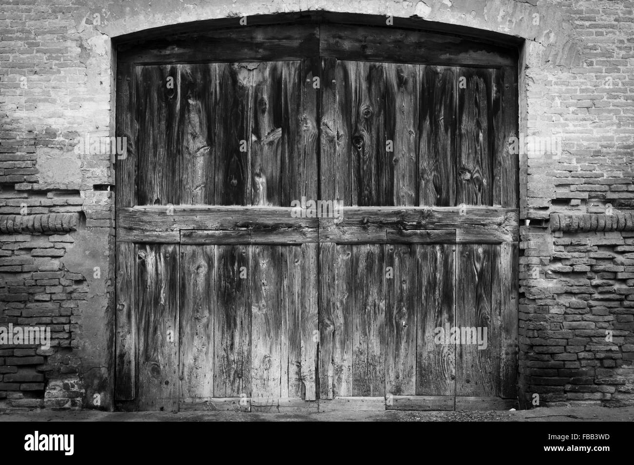 Ancien Grand porte en bois noir et blanc Banque D'Images