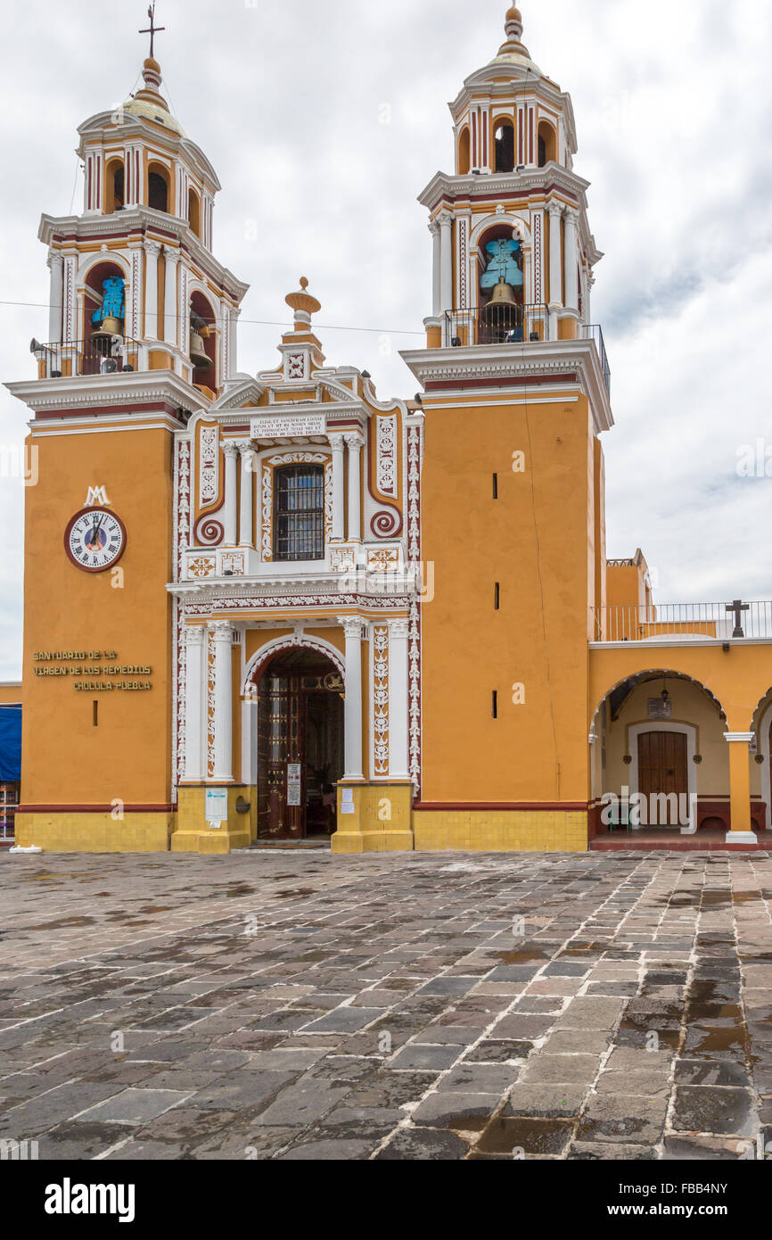 Le Santuario Nuestra Señora de los Remedios à Cholula, Puebla, Mexique, a été construit en 1594 sur la grande pyramide de Cholula Banque D'Images