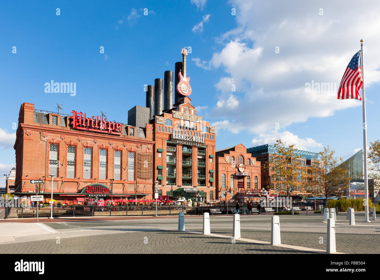 Le Pratt Street Power Plant, réutilisé dans des locaux commerciaux dans le port intérieur de Baltimore, Maryland. Banque D'Images