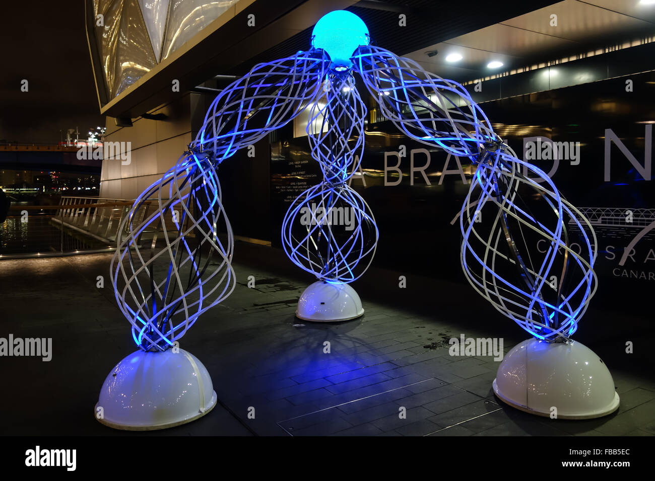 L'espace liquide 6.1 par Daan Roosegaarde est exposée au public à l'hiver 2016 Fête des lumières à Canary Wharf. Banque D'Images
