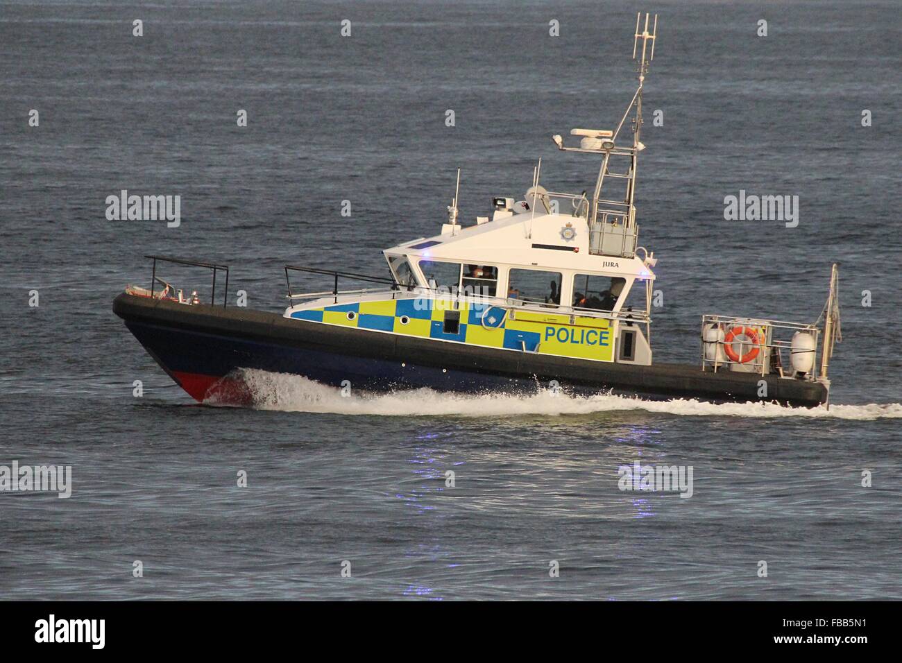 Jura, un MoD vedette de police, tête en bas le Firth of Clyde à l'arrivée d'étapes de l'exercice Joint Warrior 142. Banque D'Images