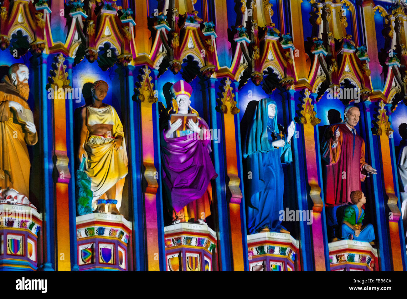 Londres, Royaume-Uni. 13 janvier 2016. Sur la photo : la lumière de l'esprit à l'abbaye de Westminster. La façade est peinte avec la lumière par l'artiste français Patrice Warrener. Londres Lumiere festival lumière a été mis au point par les producteurs créatifs et d'artichaut est pris en charge par le maire de Londres. Le festival se déroule du 14 au 17 janvier 2016. Le festival sera ré-imaginer le paysage urbain de Londres et de l'architecture 30 œuvres dans quatre domaines principaux : King's Cross, Mayfair et Grosvenor Square, Piccadilly, Regent Street, Leicester Square et St James's ; et de Trafalgar Square et de Westminster. Credit : Nick Savage/Alamy Live New Banque D'Images