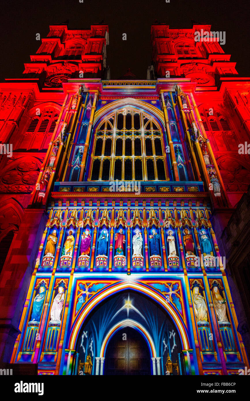 Londres, Royaume-Uni. 13 janvier 2016. Sur la photo : la lumière de l'esprit à l'abbaye de Westminster. La façade est peinte avec la lumière par l'artiste français Patrice Warrener. Londres Lumiere festival lumière a été mis au point par les producteurs créatifs et d'artichaut est pris en charge par le maire de Londres. Le festival se déroule du 14 au 17 janvier 2016. Le festival sera ré-imaginer le paysage urbain de Londres et de l'architecture 30 œuvres dans quatre domaines principaux : King's Cross, Mayfair et Grosvenor Square, Piccadilly, Regent Street, Leicester Square et St James's ; et de Trafalgar Square et de Westminster. Credit : Nick Savage/Alamy Live New Banque D'Images