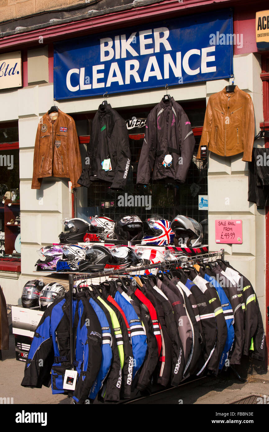 Royaume-uni, Angleterre, Derbyshire, Matlock Bath, North Parade, jeu Biker moto boutique de vêtements affiche à l'extérieur Banque D'Images