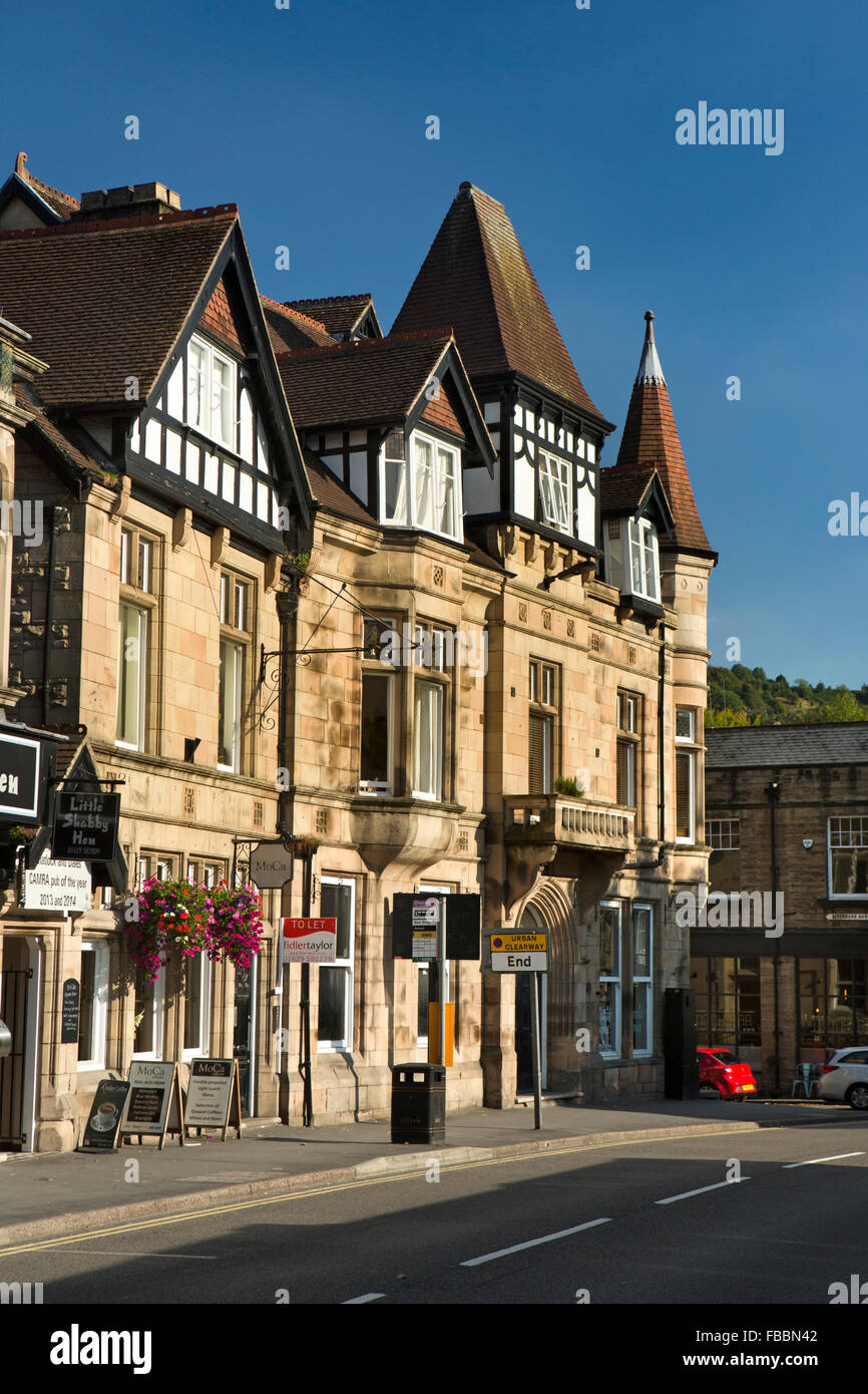 Royaume-uni, Angleterre, Matlock Derbyshire, pont, Dale Road, boutiques dans grand Victorian bâtiments Banque D'Images