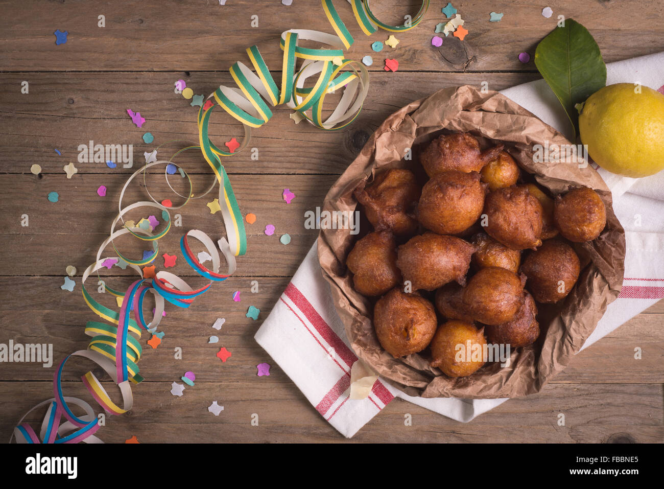 Fried carnival carnaval dessert italien en vue d'en haut composition Banque D'Images